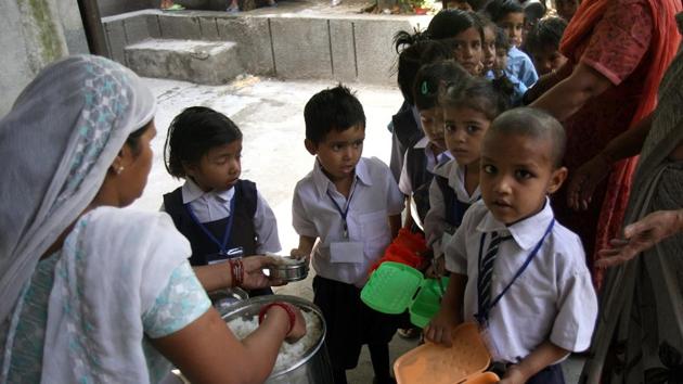 Students at a MCD School waiting for mid-day meal in Patpargunj in New Delhi on Friday.(HT Photo)