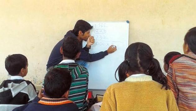 One out of four children in Bihar leave class 8 without even basic reading skills according to a report. (HT representative image) One out of four children in Bihar leave class 8 without even basic reading skills according to a report. (HT representative image)