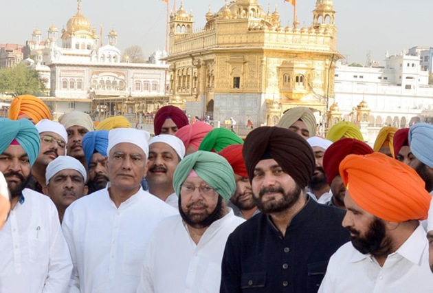 The chief minister was accompanied by his cabinet colleagues, including Amritsar-east legislator Navjot Singh Sidhu, and newly appointed Punjab Congress president Sunil Jakhar. (Sameer Sehgal/HT) The chief minister was accompanied by his cabinet colleagues, including Amritsar-east legislator Navjot Singh Sidhu, and newly appointed Punjab Congress president Sunil Jakhar. (Sameer Sehgal/HT)