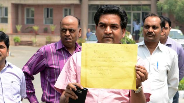 Sacked Delhi minister Kapil Mishra on Monday, submitted proof to the Delhi Anti-Corruption Branch (ACB) in the alleged water tanker scam. (Ravi Choudhary/HT PHOTO) Sacked Delhi minister Kapil Mishra on Monday, submitted proof to the Delhi Anti-Corruption Branch (ACB) in the alleged water tanker scam. (Ravi Choudhary/HT PHOTO)