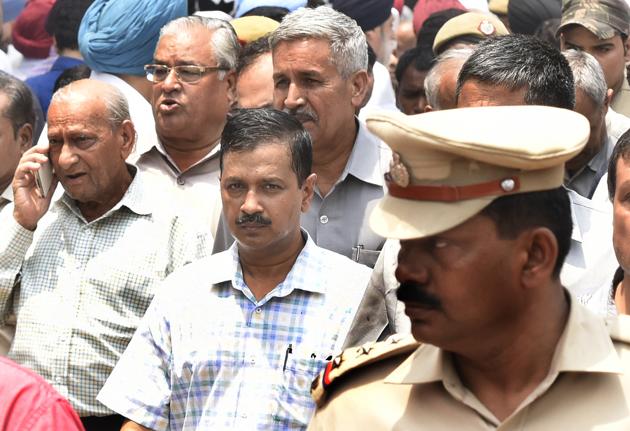 Chief Minister Arvind Kejriwal at Nigambodh ghat on Monday. (Sonu Mehta/HT PHOTO) Chief Minister Arvind Kejriwal at Nigambodh ghat on Monday. (Sonu Mehta/HT PHOTO)
