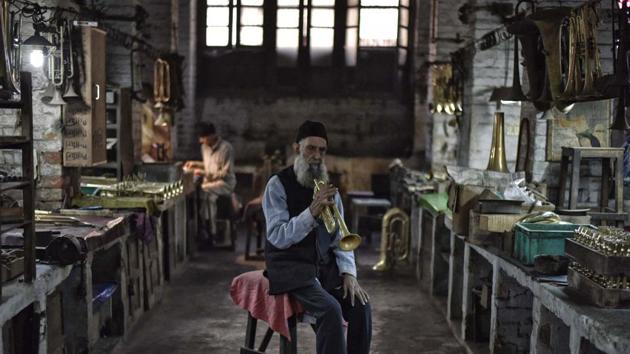 83 year-old Yusuf Khan, one of the oldest employees of the company inspects a trumpet in the fitting room at the Nadir Ali & Co. factory in Meerut, Uttar Pradesh. (Ravi Choudhary/HT PHOTO) 83 year-old Yusuf Khan, one of the oldest employees of the company inspects a trumpet in the fitting room at the Nadir Ali & Co. factory in Meerut, Uttar Pradesh. (Ravi Choudhary/HT PHOTO)