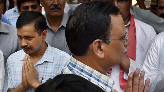 Delhi Chief Minister Arvind Kejriwal and Delhi Health Minister Satyendra Jain during the cremation at Nigambodh Ghat . Arvind Kejriwal has not reacted to the corruption charges levelled by Kapil Mishra. (Manvender Vashist / PTI) Delhi Chief Minister Arvind Kejriwal and Delhi Health Minister Satyendra Jain during the cremation at Nigambodh Ghat . Arvind Kejriwal has not reacted to the corruption charges levelled by Kapil Mishra. (Manvender Vashist / PTI)