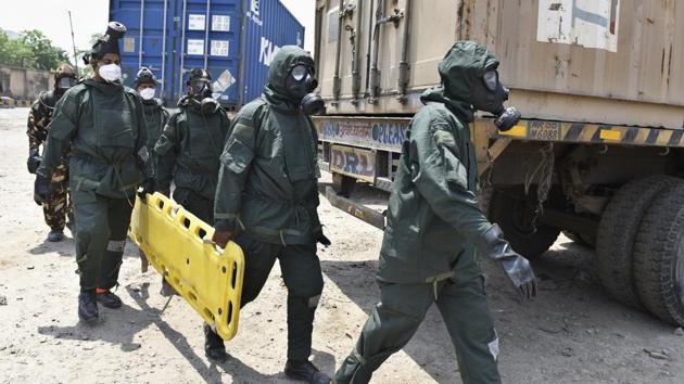 475 schoolchildren reportedly fell sick after inhaling toxic fumes that leaked at CONCOR depot in Tughlaqabad on Saturday. (Saumya Khandelwal/HT PHOTO) 475 schoolchildren reportedly fell sick after inhaling toxic fumes that leaked at CONCOR depot in Tughlaqabad on Saturday. (Saumya Khandelwal/HT PHOTO)