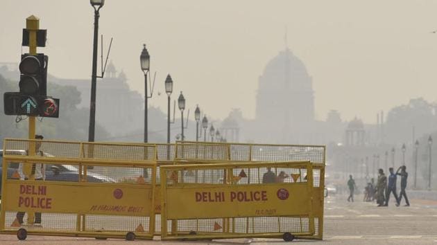 Yellow-coloured barricades at Rajpath in New Delhi. (Raj K Raj/HT Photo) Yellow-coloured barricades at Rajpath in New Delhi. (Raj K Raj/HT Photo)