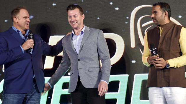 Former Australian cricket players Brett Lee and Matthew Hayden with top Indian kabaddi player Anup Kumar Yadav during a Pro Kabaddi league press conference.(PTI)