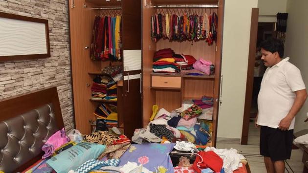 Miscreants entered Chaman Lal’s house from the terrace, looted valuables and escaped. (Ashok Dutta/ HT Photo) Miscreants entered Chaman Lal’s house from the terrace, looted valuables and escaped. (Ashok Dutta/ HT Photo)