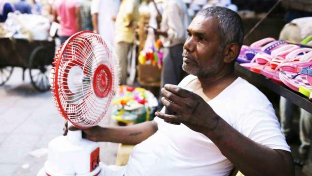 Fans continue to survive in Delhi despite facing much heat from the AC. (Mayank Austen Soofi) Fans continue to survive in Delhi despite facing much heat from the AC. (Mayank Austen Soofi)