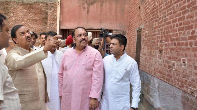 Minister of state (independent charge) culture and tourism Mahesh Sharma (left) with Rajya Sabha MP Shwait Malik (in pink) at the Jallianwala Bagh in Amritsar on Monday. (Sameer Sehgal/HT Photo) Minister of state (independent charge) culture and tourism Mahesh Sharma (left) with Rajya Sabha MP Shwait Malik (in pink) at the Jallianwala Bagh in Amritsar on Monday. (Sameer Sehgal/HT Photo)