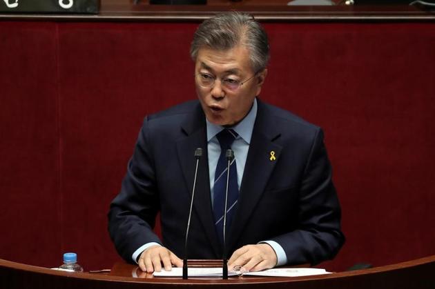 Moon Jae In, 64, is expected to beat conservative challenger Hong Joon Pyo, exit polls conducted jointly by three network television stations showed. (Reuters File) Moon Jae In, 64, is expected to beat conservative challenger Hong Joon Pyo, exit polls conducted jointly by three network television stations showed. (Reuters File)