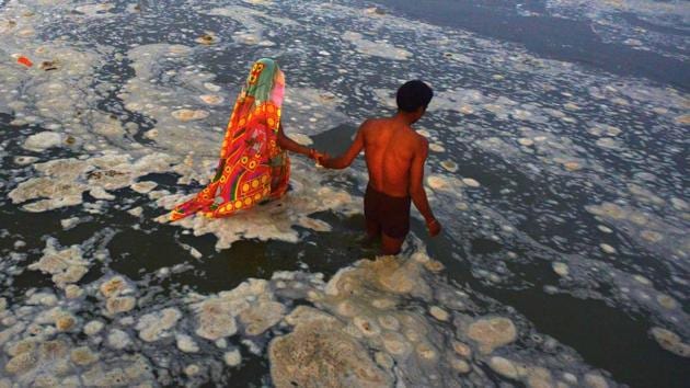 (FILES) People bathing in the polluted river Ganges near Sangam in Allahabad. Lucknow University has announced three new programmes to enable its students and faculty to get involved in the clean-up of the river. (AFP) (FILES) People bathing in the polluted river Ganges near Sangam in Allahabad. Lucknow University has announced three new programmes to enable its students and faculty to get involved in the clean-up of the river. (AFP)