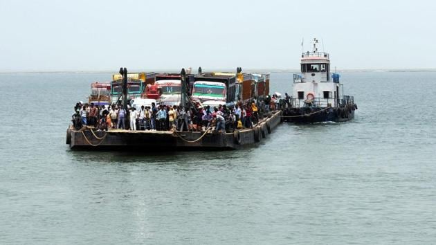 Heavy vehicles of Bihar state crossing the Ganga river through ship carrier to enter Jharkhand at Samda Nala Ghat of Sahebgunj District (Parwaz Khan/HT File Photo) Heavy vehicles of Bihar state crossing the Ganga river through ship carrier to enter Jharkhand at Samda Nala Ghat of Sahebgunj District (Parwaz Khan/HT File Photo)
