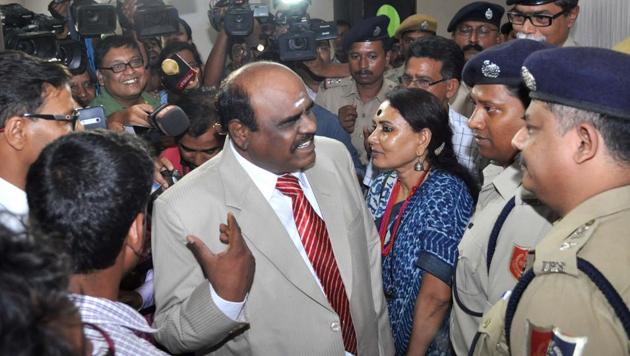 Calcutta high court judge Justice CS Karnan (C) gestures as he speaks with police personnel in Kolkata on May 4, 2017.(AFP Photo)