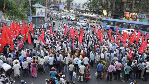 Left Front leaders and supporters take out a rally against Trinamool Congress leaders, involved in the Narada sting, at Esplanade in Kolkata. (Samir Jana/HT File Photo) Left Front leaders and supporters take out a rally against Trinamool Congress leaders, involved in the Narada sting, at Esplanade in Kolkata. (Samir Jana/HT File Photo)