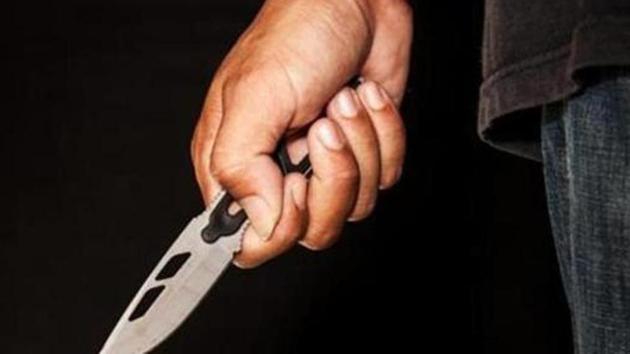 The robbers, who came in an autorickshaw and a motorcycle, were armed with pistols and knives, police said. They allegedly took cash and jewellery from the passengers, including around 20 women, before fleeing in the same vehicles. The robbers, who came in an autorickshaw and a motorcycle, were armed with pistols and knives, police said. They allegedly took cash and jewellery from the passengers, including around 20 women, before fleeing in the same vehicles.