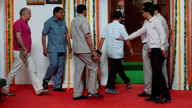 Delhi chief minister and AAP convener Arvind Kejriwal, followed by his deputy Manish Sisodia, arrives to attend the special session of the Delhi assembly on Tuesday.(PTI)