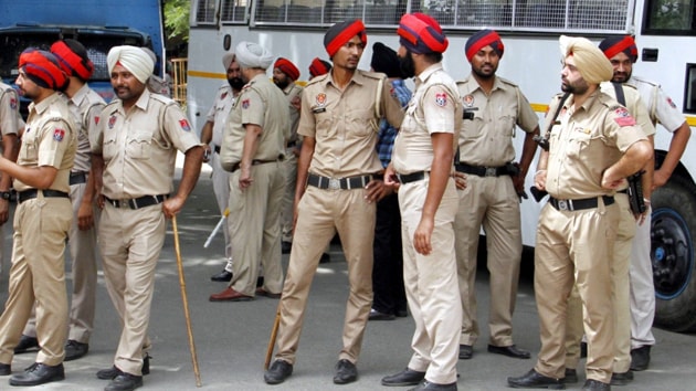 Policemen wearing low-waist pants with a tighter fit in Ludhiana on Wednesday.(JS Grewal/HT Photo)