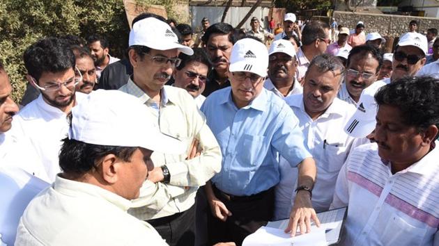 Sena president Uddhav Thackeray reviews the desilting work with BMC chief Ajoy Mehta. (HT photo) Sena president Uddhav Thackeray reviews the desilting work with BMC chief Ajoy Mehta. (HT photo)