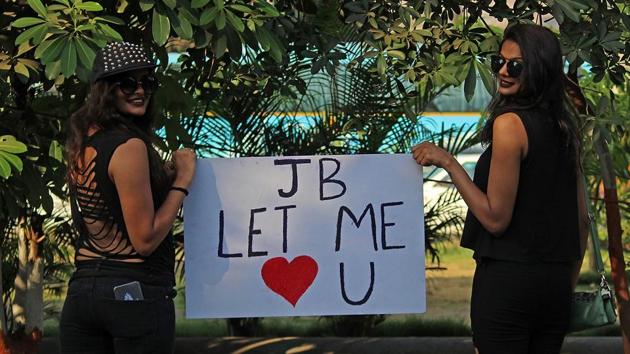 Fans outside the venue. (Satyabrata Tripathy/ HT PHOTO) 
