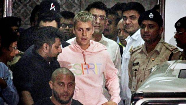 International pop sensation Justin Bieber arrived at the Kalina airport ahead of his concert in Mumbai on Wednesday. (PTI) International pop sensation Justin Bieber arrived at the Kalina airport ahead of his concert in Mumbai on Wednesday. (PTI)