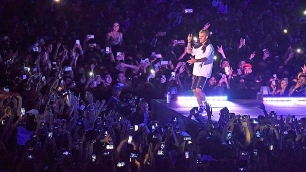 Canadian popstar Justin Bieber takes the stage by the storm at DY Patil Stadium in Mumbai on Wednesday. (Pratik Chorge/HT Photo)