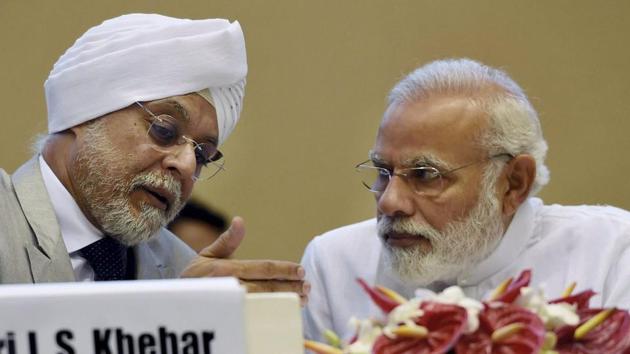 Prime Minister Narendra Modi with Chief Justice of India, justice JS Khehar at the launch of the Supreme Court's integrated case management system, which makes it a paperless court, in New Delhi on Wednesday.(PTI)