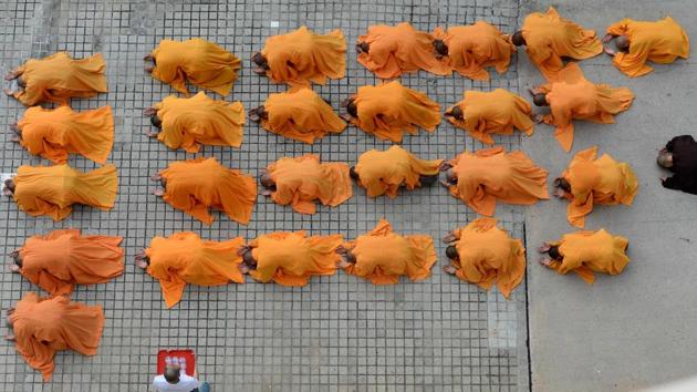 Monks leading devotees pray outside the Kong Meng San Phor Kark See Monastery. (Roslan Rahman/AFP)