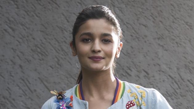 Alia Bhatt is likely to play daughter to her real-life sister Pooja Bhatt in the remake of Sadak.