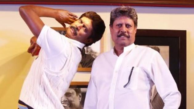 Kapil Dev at the unveiling of his wax statue at New Delhi’s Madame Tussauds Museum.(HT Photo)