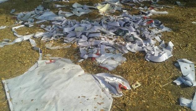 Sweepers deployed by NMMC have reached the spot, and will take a few hours to clean the entire area(HT Photo) Sweepers deployed by NMMC have reached the spot, and will take a few hours to clean the entire area(HT Photo)
