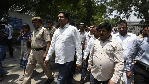 Kapil Mishra visited the ACB office with more ‘proof’ on Thursday. After meeting the officials he said he will visit again on Monday with more information.(Sonu Mehta / HT Photo)