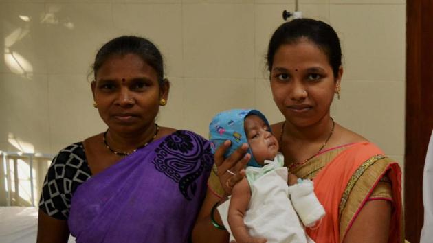 Visakha Waghmare (right) with her child, Vidisha. (HT Photo) Visakha Waghmare (right) with her child, Vidisha. (HT Photo)