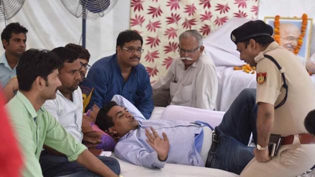 Lokayukta Justice Reva Khetrapal has asked Kapil Mishra to appear on May 19 to record his statement pertaining to his allegations. The notice came after a petition was filed by the legal cell of the BJP. (Raj K Raj / HT Photo) Lokayukta Justice Reva Khetrapal has asked Kapil Mishra to appear on May 19 to record his statement pertaining to his allegations. The notice came after a petition was filed by the legal cell of the BJP. (Raj K Raj / HT Photo)
