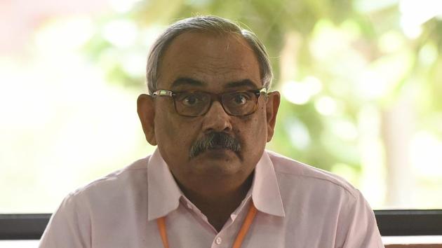 Union home secretary Rajiv Mehrishi will visit Jammu and Kashmir to take stock of the situation. (Sonu Mehta/HT File) Union home secretary Rajiv Mehrishi will visit Jammu and Kashmir to take stock of the situation. (Sonu Mehta/HT File)
