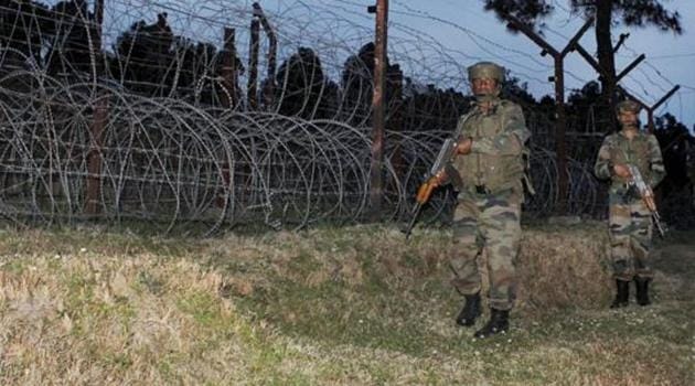 Army jawans patrolling at the Line of Control (LoC) in Jammu and Kashmir.(PTI)