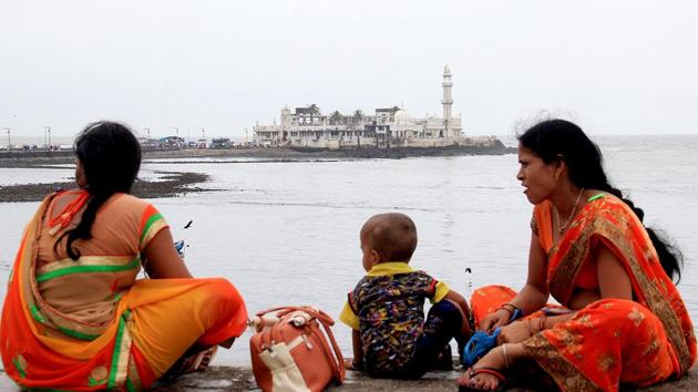 The dargah was built in the memory of Sayyed Peer Haji Ali Shah Bukhari, who gave up all his worldly possessions before making a pilgrimage to Mecca. (Bhushan Koyande/HT PHOTO) 