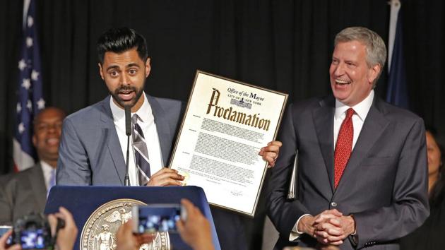 New York Mayor Bill de Blasio, right, reacts as comedian Hasan Minhaj speaks during the Asian-Pacific Heritage reception at Gracie Mansion in New York on Wednesday, May 10, 2017. De Blasio honored Minhaj at the reception, who recently performed at the White House Correspondents Dinner.(AP Photo)