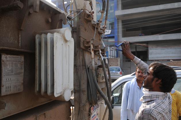 Residents said power cuts have become a routine affair in their area and, despite paying the ‘highest rate for power’, they were left to suffer. (HT FILE PHOTO) Residents said power cuts have become a routine affair in their area and, despite paying the ‘highest rate for power’, they were left to suffer. (HT FILE PHOTO)