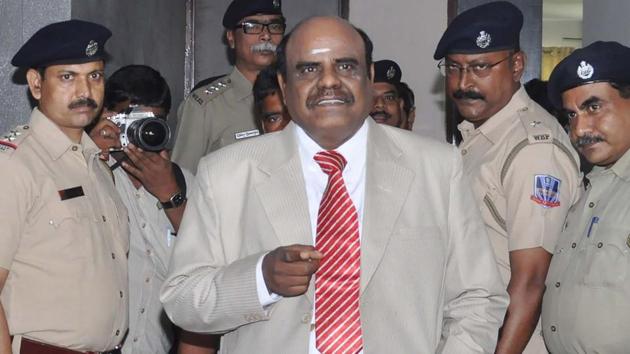 Calcutta high court judge Justice Karnan gestures as he speaks with Indian police personnel in Kolkata on May 4. (AFP File Photo) Calcutta high court judge Justice Karnan gestures as he speaks with Indian police personnel in Kolkata on May 4. (AFP File Photo)