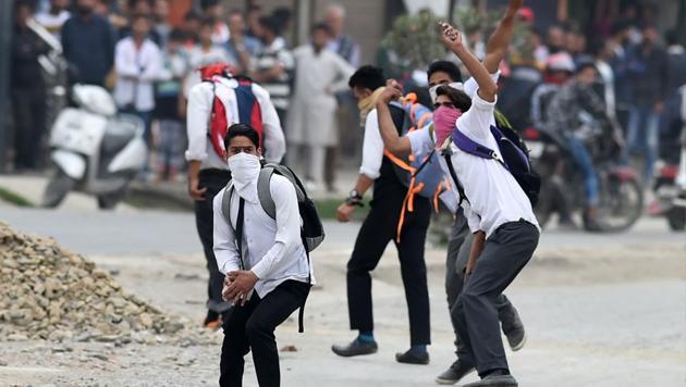 Kashmiri students throw stones during clashes with Indian government forces in Srinagar. (AFP photo) Kashmiri students throw stones during clashes with Indian government forces in Srinagar. (AFP photo)