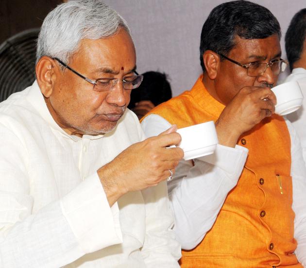 Bihar chief minister Nitish Kumar and Jharkhand Vikas Morcha chief Babulal Marandi in happier times. Nitish Kumar’s decision to restore his partnership with the BJP has jeopardised Opposition unity plans in neighbouring Jharkhand. (HT PHOTO) Bihar chief minister Nitish Kumar and Jharkhand Vikas Morcha chief Babulal Marandi in happier times. Nitish Kumar’s decision to restore his partnership with the BJP has jeopardised Opposition unity plans in neighbouring Jharkhand. (HT PHOTO)