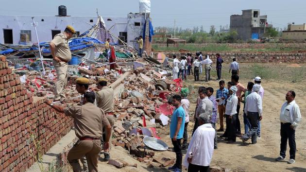 Onlookers and police stand amid the debris of the wall that collapsed on a crowd of people during a wedding in Bharatpur, Rajasthan, on May 11, 2017. (Reuters) Onlookers and police stand amid the debris of the wall that collapsed on a crowd of people during a wedding in Bharatpur, Rajasthan, on May 11, 2017. (Reuters)