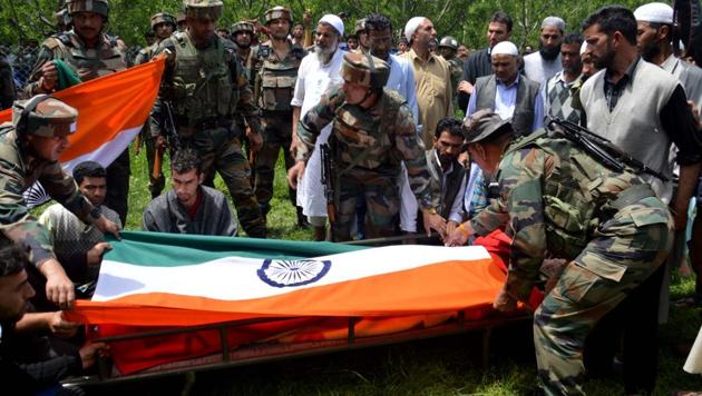 Army officers hold the funeral of 22-year-old Ummer Fayaz, who was abducted and killed by militants in Shopian district of south Kashmir on Tuesday night. (HT Photo)