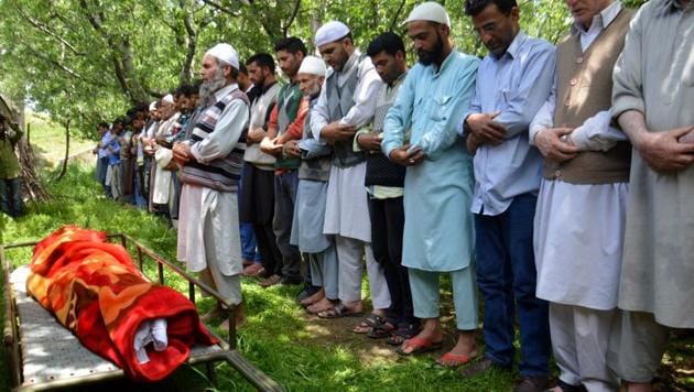 Funeral procession of Lt Ummer Fayaz who was abducted and killed by suspected militants in Shopian district of south Kashmir. (HT Photo) Funeral procession of Lt Ummer Fayaz who was abducted and killed by suspected militants in Shopian district of south Kashmir. (HT Photo)