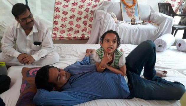 Sacked AAP minister Kapil Mishra with his daughter Pihu, as his hunger strike entered the third day on Friday. Mishra has asked AAP convener Arvind Kejriwal to reveal details of foreign trips undertaken by the party leaders. (Sushil Kumar / HT Photo) Sacked AAP minister Kapil Mishra with his daughter Pihu, as his hunger strike entered the third day on Friday. Mishra has asked AAP convener Arvind Kejriwal to reveal details of foreign trips undertaken by the party leaders. (Sushil Kumar / HT Photo)