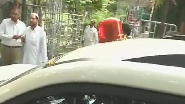Noor-ur-Rehman Barkati, the imam of Kolkata’s Tipu Sultan Mosque, stirred a controversy this week when he refused to comply with a central government order to remove red beacons atop all cars, saying the British had permitted its use.(ANI Photo)
