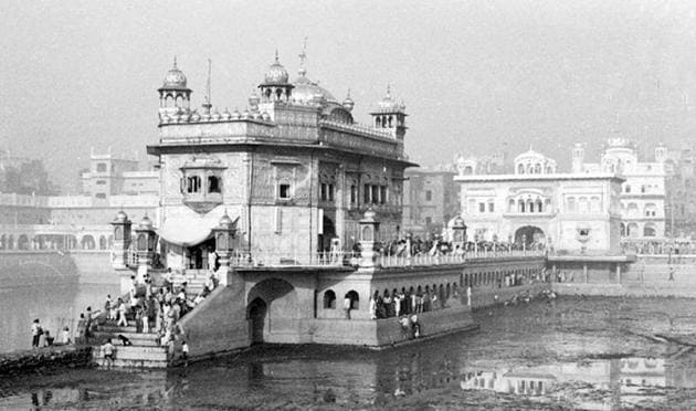 On June 6, 1984, over 1,000 lives were claimed during Operation Bluestar, the raid on Sikh’s holiest shrine Golden Temple to cow down extremists led by Jarnail Singh Bhindrawale. This November 22, 1984, photo shows kar sewa (voluntary service) at the Golden Temple. (KK Chawla/HT File Photo) On June 6, 1984, over 1,000 lives were claimed during Operation Bluestar, the raid on Sikh’s holiest shrine Golden Temple to cow down extremists led by Jarnail Singh Bhindrawale. This November 22, 1984, photo shows kar sewa (voluntary service) at the Golden Temple. (KK Chawla/HT File Photo)