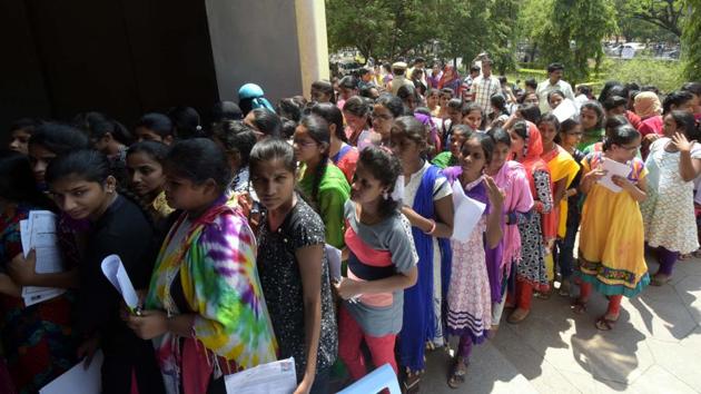 Students Appearing Eamcet-2017 Exams at Engineering College, Osmania University. (Kodam Hari/HT photo) Students Appearing Eamcet-2017 Exams at Engineering College, Osmania University. (Kodam Hari/HT photo)