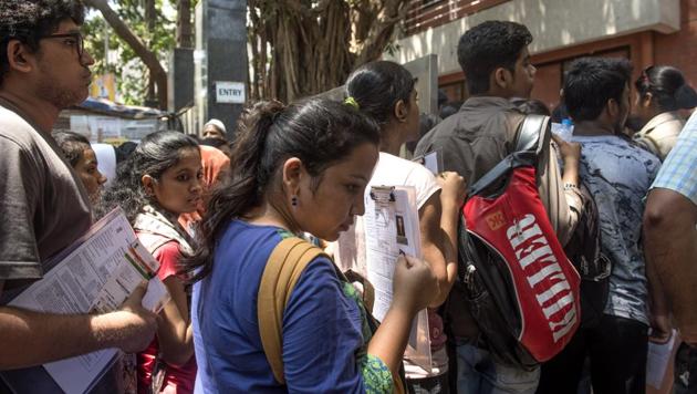 Students line up outie one of the MH-CET centres in Mumbai on Thursday. (Satish Bate/HT) Students line up outie one of the MH-CET centres in Mumbai on Thursday. (Satish Bate/HT)