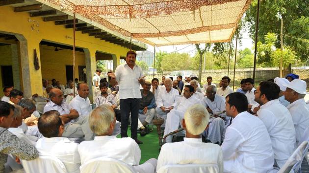 The CEO said he will make sure that farmers get these plots at the earliest without any hassle. (Sunil Ghosh/HT File)